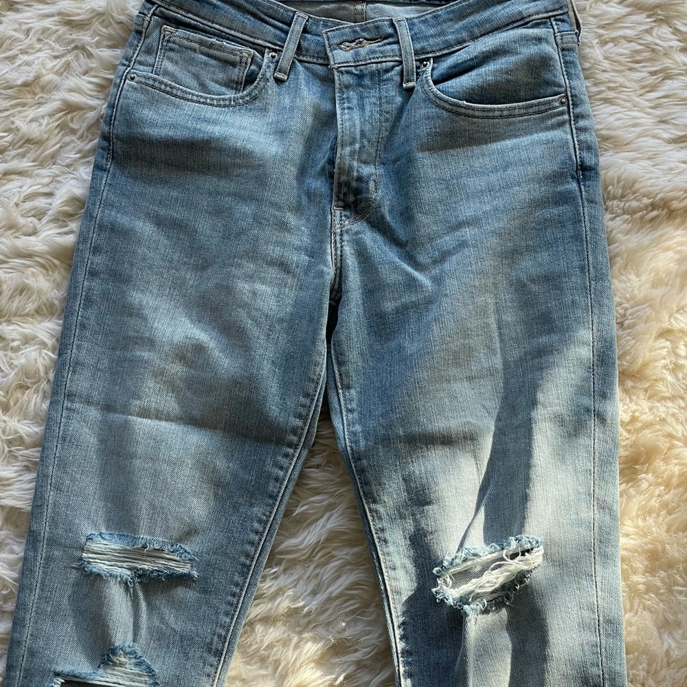 Levi’s 721 High Rise Skinny Jeans Distressed Medium Light Wash